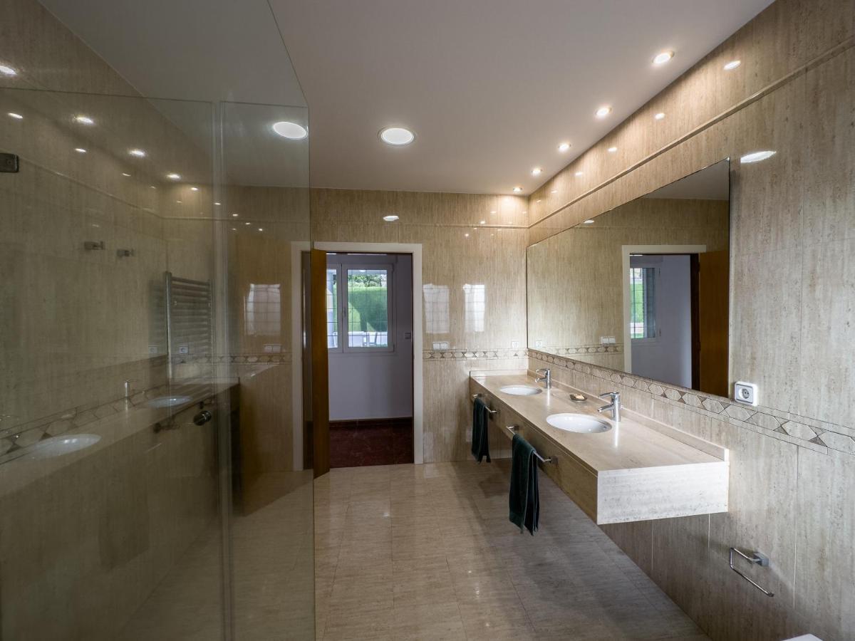 Villa Con Piscina, Jardin Y Aire Acondicionado En La Eliana-l'eliana Valenza