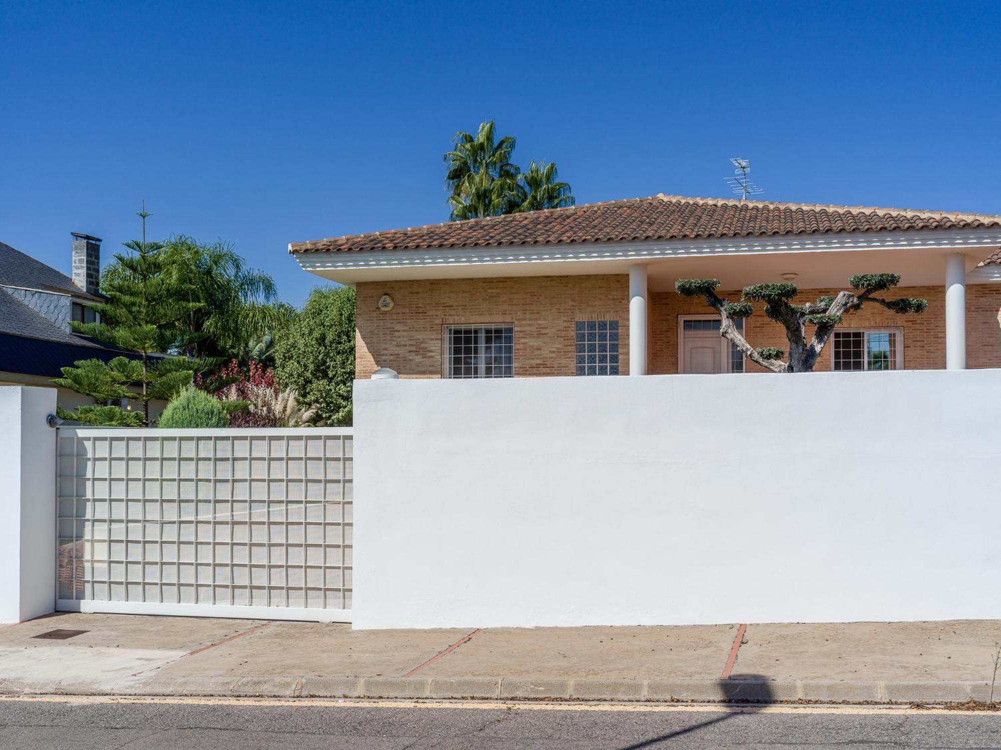Con Piscina, Jardin Y Aire Acondicionado En La Eliana-l'eliana * Valenza