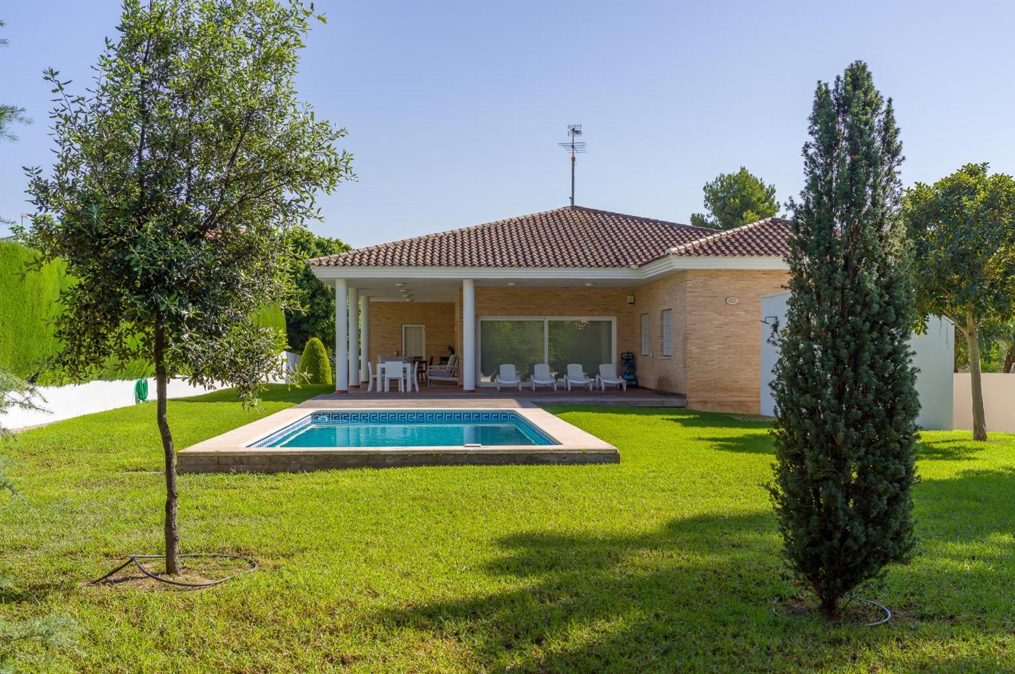 Con Piscina, Jardin Y Aire Acondicionado En La Eliana-l'eliana Villa Valenza